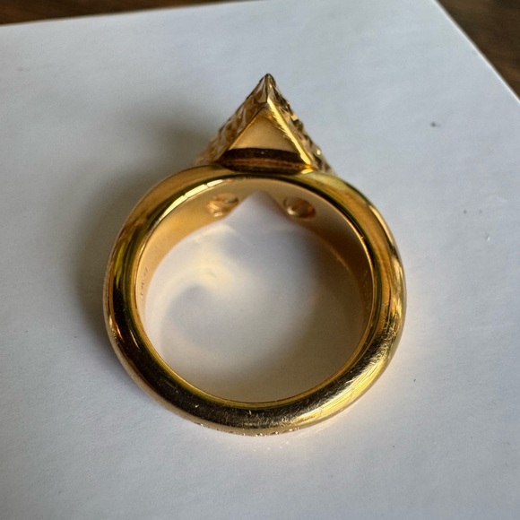 Louis Vuitton Essential Gold Ring - Picture 7 of 8